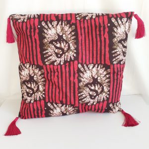 Housse de coussin en Wax à pompons